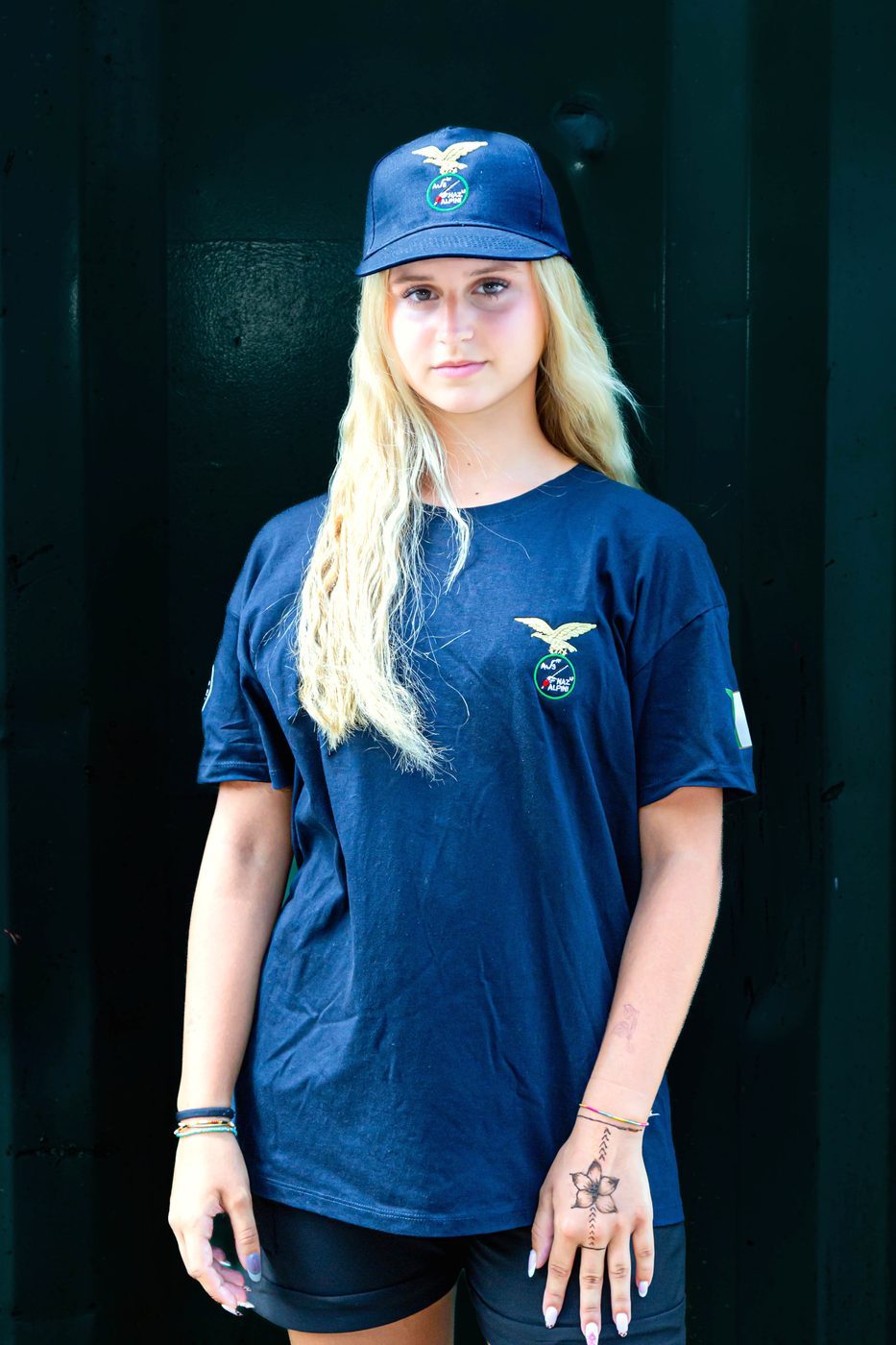 Capisquadra con maglietta blu e cappellino blu con aquila ricamata