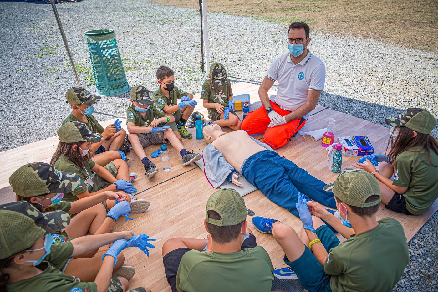 Corso di primo soccorso con manichino