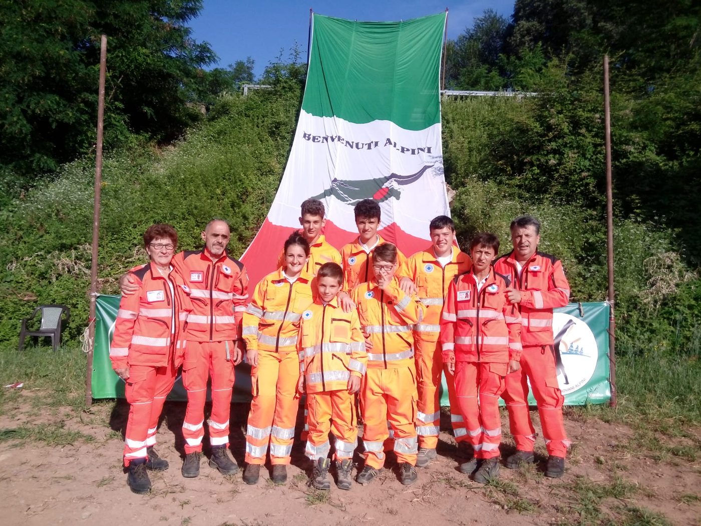 Squadra di Protezione Civile in visita al campo