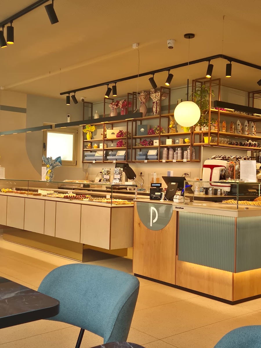 Banco vetrina della Pasticceria Elena Pedrini